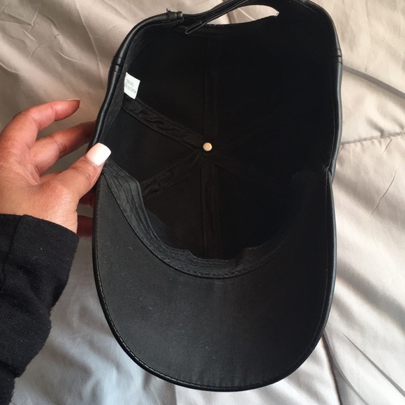 Black Faux leather cap - Picture 6 of 7